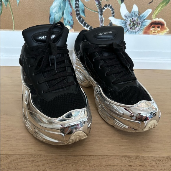 Raf Simmons ADIDAS Ozweego Core Black Silver Metallic - Picture 2 of 6